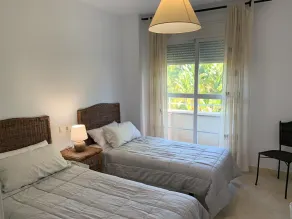 Appartement de luxe avec l'une des plus grandes piscines de la côte - Image 4