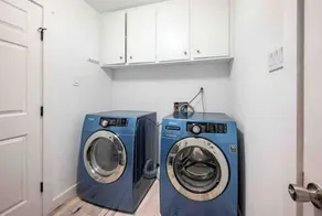 Modern Chic Living 4BRs Home - Prime Location - Image 2