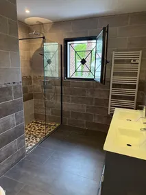 Villa vinicola contemporanea con piscina a sfioro - Image 3