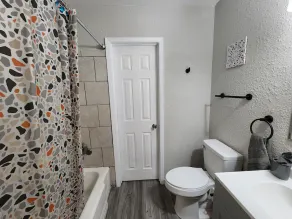 Luxury Apartment Suite 6 - Image 3