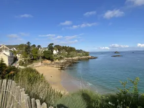 Sea view apartment, direct beach access, sleeps 4 - Image 3