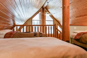 Getaway Cabin Ideal For Groups Exploring Rockies - Image 5