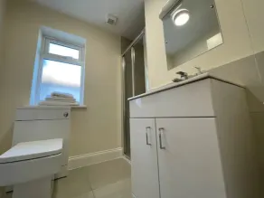 Luxurious 1 bedroom flat with free parking - Image 2