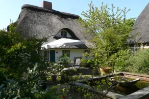 A converted fruit barn, thatched, on 2 floors with 2 bedrooms - Image 3
