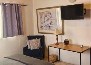 Modern renovations. Fast Wi-fi. Beach, food, nightlife & market access w/in 3 km - Image 4