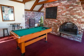 Mountainside Estate. Private Indoor Pool, near Ragged Mtn. & Sunapee, sleeps 28 - Image 2
