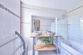 Idyllic Island Watermill Air Con Hot tub Boat Canoe Kayak Table Tennis - Image 2