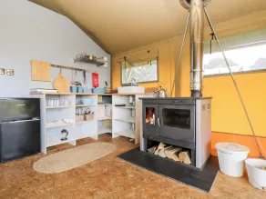 BUMBLE @ STARS & EMBERS GLAMPING, pet friendly in Grampound - Image 2