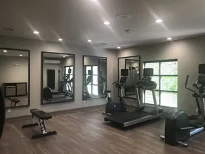 Udstyret suite nær University of Missouri | Fitnesscenter + Gratis daglig morgenmad - Image 4