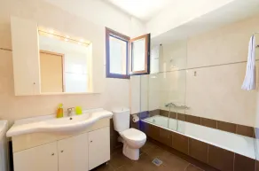 Stunning beachfront villa with 6 bedrooms, private pool and beautiful interiors - Image 3