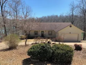 The Woodland View Lake House - Image 5