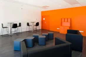 Suite Moderne 100m du Centre|Wifi + Salon Privé - Image 4