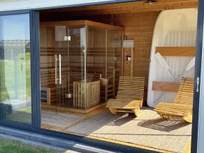 Vacation home Oskar on the lake with private beach for 4 adults, fireplace, boat and sauna - Image 3