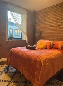 Cozy historic loft styled apartment - Image 5