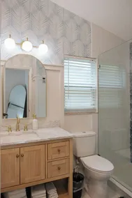 Luxury HEATED Salt-Water Pool Oasis Close to Beaches and Downtown!! - Image 5