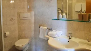 Appartamento 'Residence Sonnegg 3' con vista sulle montagne, piscina in comune e Wi-Fi - Image 2