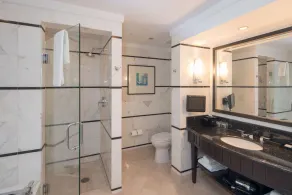 Fontainebleau Sorrento Oceanfront Junior Suite - Image 3