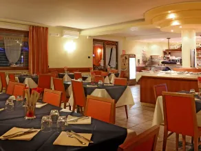 Smuk lejlighed for 4 personer med pool, klimaanlæg, WIFI, TV, terrasse og kæledyr tilladt - Image 5