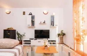 Stunning Home In Pakostane - Image 3