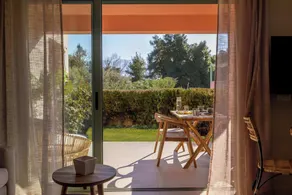 Modern Studio, with patio & pool - Close to Sea - Image 5