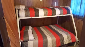Spacious 4 season Lake Front Cabin Rental - 1 hour north of Winnipeg - Image 4