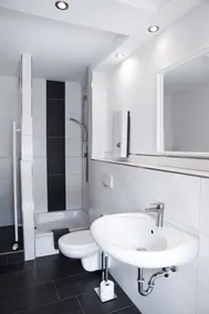 beautiful and newly renovated two-room apartment - Image 2