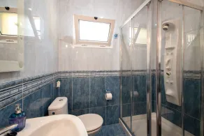 Original och stor villa 2 minuter från stranden. Perfekt för barn och stora grupper - Image 5