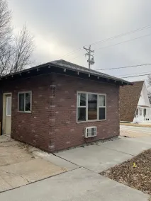 Rustic 1900 building turned cozy studio - Image 2
