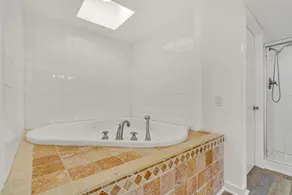 Beatiful apartment in Key Colony Condominium  - Image 3
