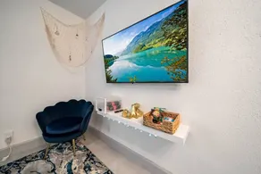 Las Olas Newly Renovated Coastal 1BR Near Beach - Image 2