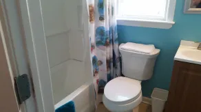 Détendez-vous dans cette maison récemment rénovée, juste en face de la promenade. - Image 4