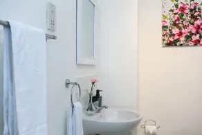 Cosy Home Near Station, Parking, Netflix, Sleeps 5 - Image 3