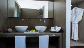 Azar Luxury Villas & Suites - Image 4