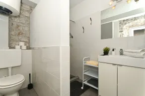 Modern & stylish apartment Kambelovac 1 for up to 5 persons, 150m from the beach - Image 3