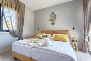 Villa mit Pool, Jacuzzi und Spielfeld - Image 3