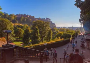 Book a delightful holiday apartment in Newington, Edinburgh. Ideal for families and sightseeing. - Image 2