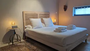 Fabulous air-conditioned barn conversion with three ensuite bedrooms (sleeps 8) - Image 5