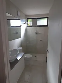 Casa moderna, com vistas fabulosas e horta, todos perto da praia. - Image 2