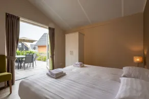 Modern Villa with Garden - Image 5