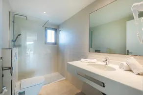 Apartment 'Aquamarina 5' with Shared Pool, Wi-Fi, and Air Conditioning - Image 2