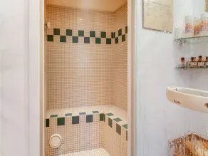 Apartment with wellness oasis - Image 4
