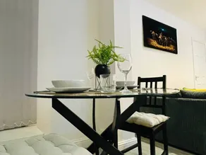 RNM - Business Contractor & Travellers Choice, Private Access & Entire Place, Kitchen & Washroom with amenities, Smart Tv, Easy Access, Fast WiFi, Parking Nearby, Great transport links - Image 4