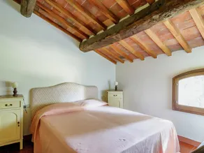 Cottage with swimming pool - Image 4