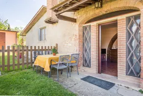 Bauernhaus 'Podere Del Pereto Bio- 203' mit Gemeinschaftspool, privatem Garten und WLAN - Image 3