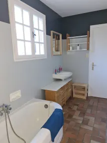 House with large garden in an oyster farming site close to the beach and the golf course. - Image 3