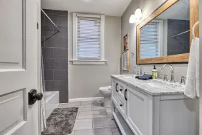 HUGE 5 Bedroom Beautiful Historic Renovated Home Shaw- Great for Families/Groups - Image 4