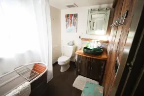 100 Year Old Home in Historic Downtown A / C, Spa privatif, 70Amp chargeur de voiture - Image 4