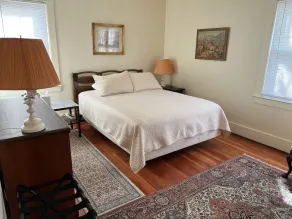 Charming 3 BRM family home in quiet neighborhood. 2 blocks from Lake Ontario. - Image 4