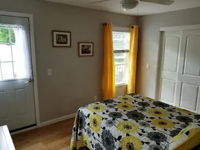 Convenient to the center of town! Beautifully decorated, quiet apartment. - Image 5