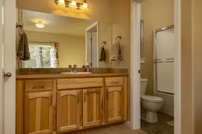 Spacious Western Home on 2 acres in the Pines close to Crater Lake - Image 2